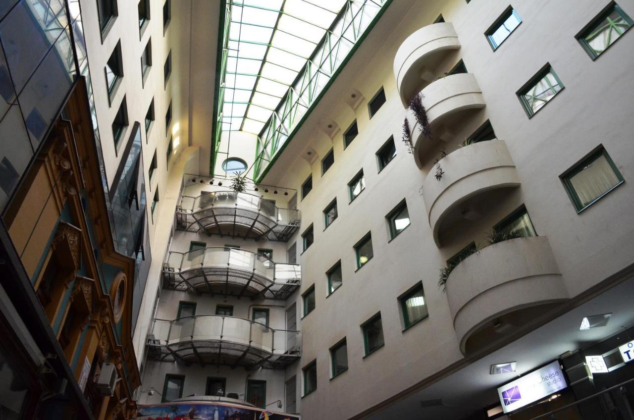 Tike, Tak - Central Residence Ni Kültér fotó